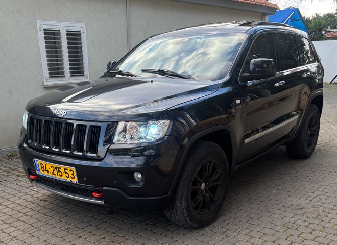 מודעת רכב ג'יפ גרנד צ'ירוקי