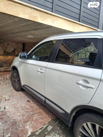 מיצובישי אאוטלנדר