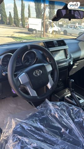 טויוטה לנד קרוזר