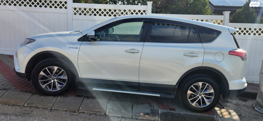 מודעת רכב טויוטה RAV4