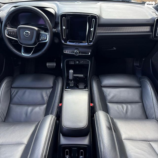 וולוו XC40