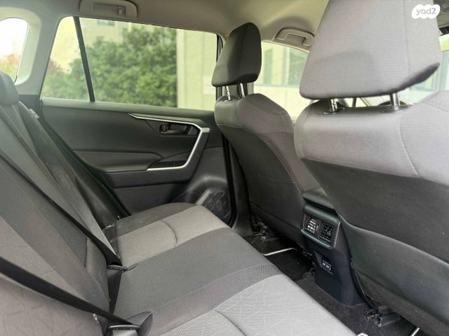 טויוטה RAV4
