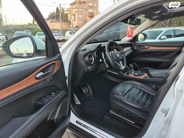 אלפא רומיאו סטלביו