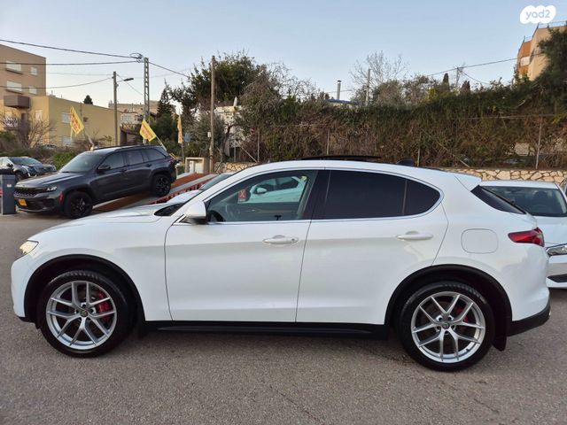 אלפא רומיאו סטלביו