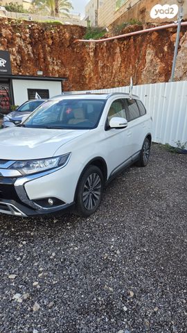 מיצובישי אאוטלנדר