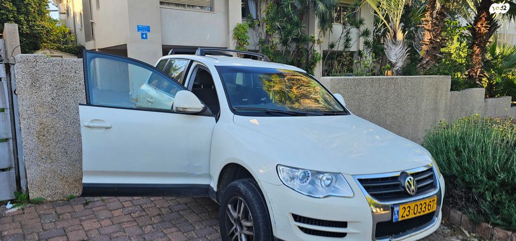 מודעת רכב פולקסווגן טוארג