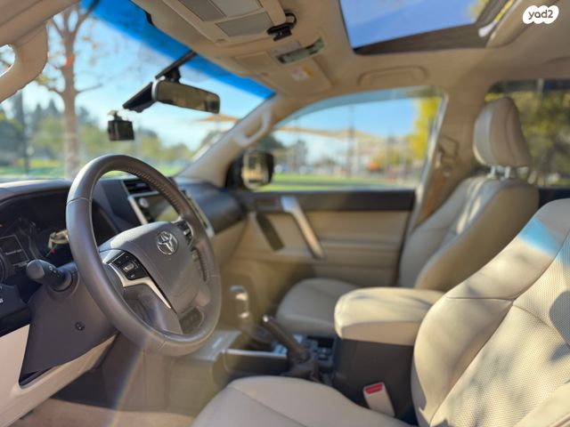 טויוטה לנד קרוזר