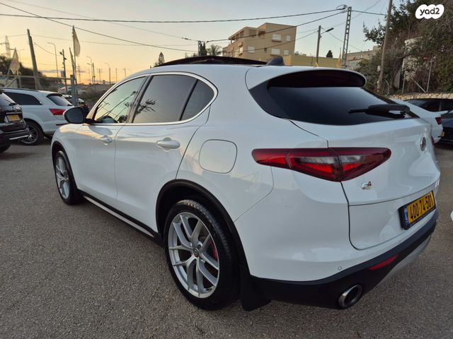 אלפא רומיאו סטלביו