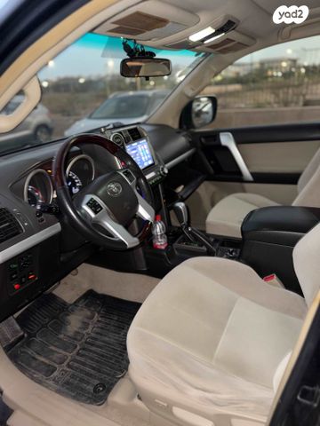 טויוטה לנד קרוזר