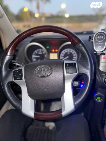 טויוטה לנד קרוזר