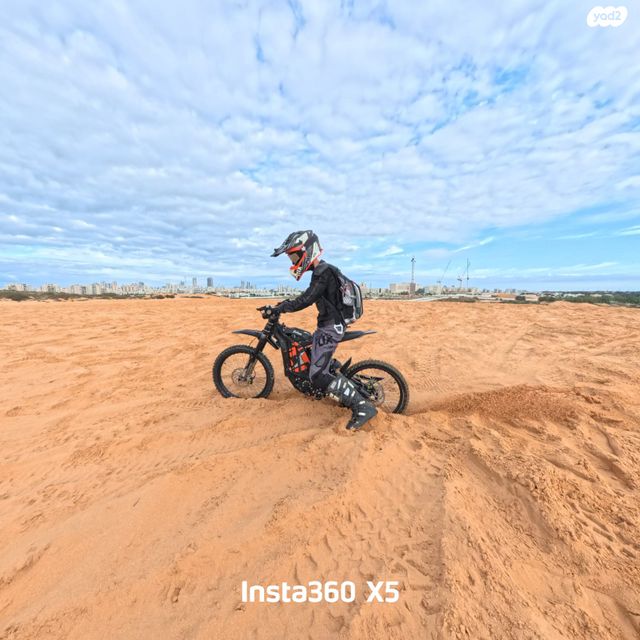 מודעת רכב סורון Light Bee X