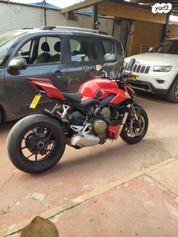 דוקאטי סטריטפייטר V4