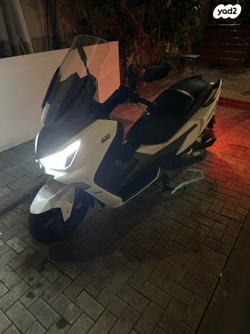 מודעת רכב סאן יאנג ג'וי-מקס Z-300