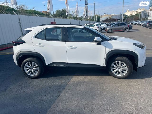 מודעת רכב טויוטה יאריס קרוס 1