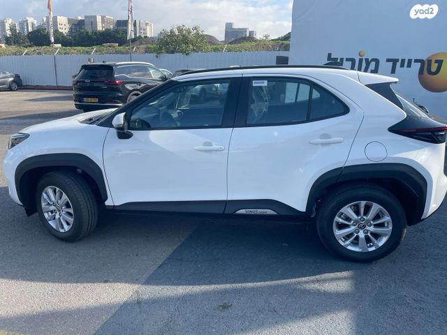 טויוטה יאריס קרוס