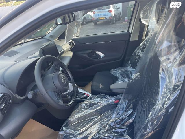 טויוטה יאריס קרוס