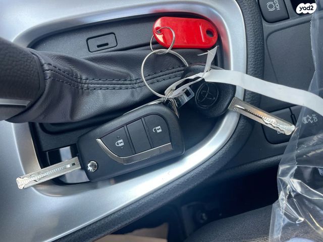 טויוטה יאריס קרוס