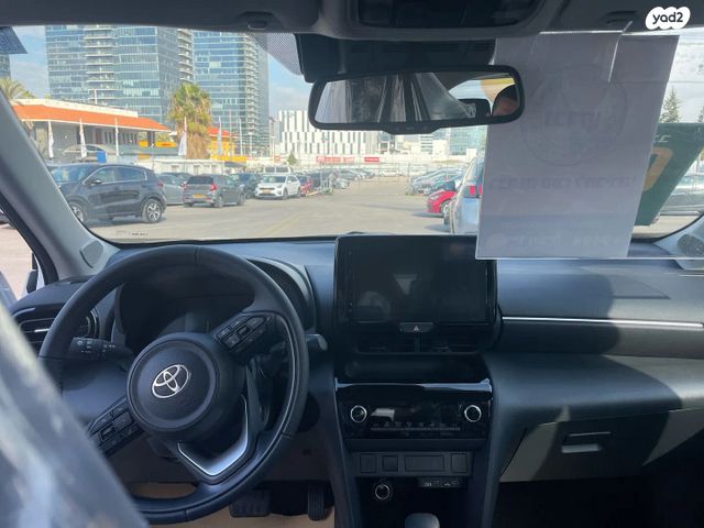 טויוטה יאריס קרוס