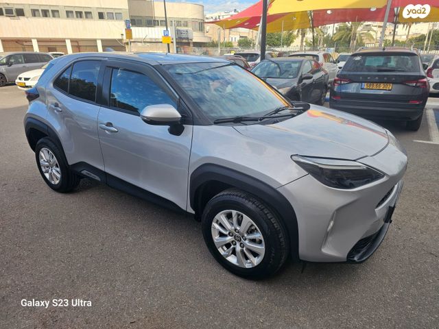 טויוטה יאריס קרוס