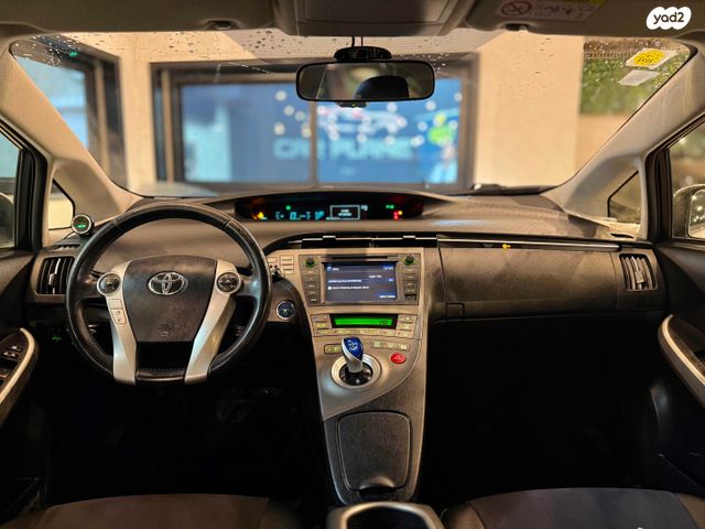 טויוטה פריוס