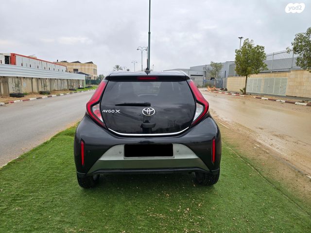 טויוטה אייגו X