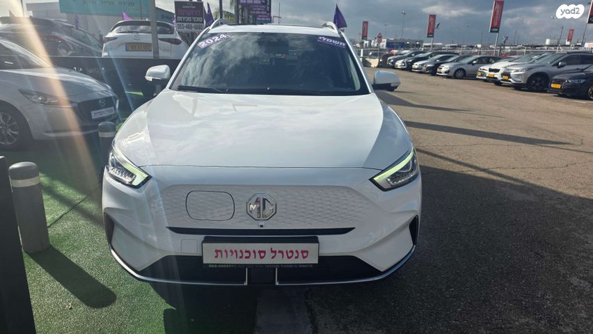 מודעת רכב אם ג'י ZS