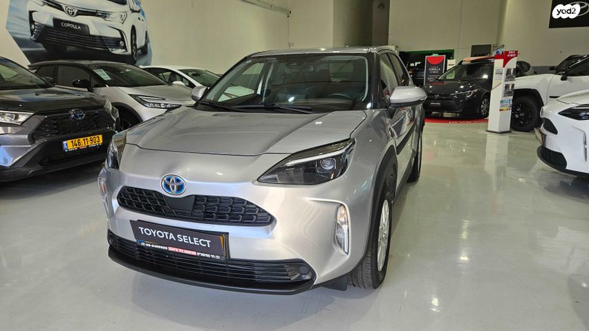 מודעת רכב טויוטה יאריס קרוס