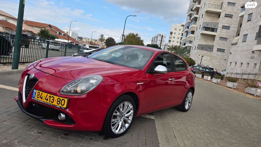 מודעת רכב אלפא רומיאו ג'ולייטה