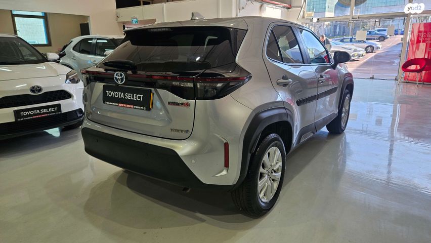 טויוטה יאריס קרוס