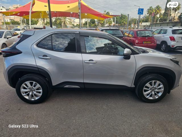 טויוטה יאריס קרוס