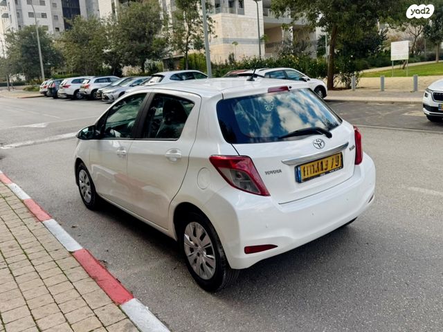 טויוטה יאריס