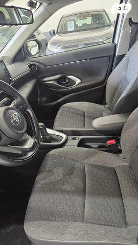 טויוטה יאריס קרוס