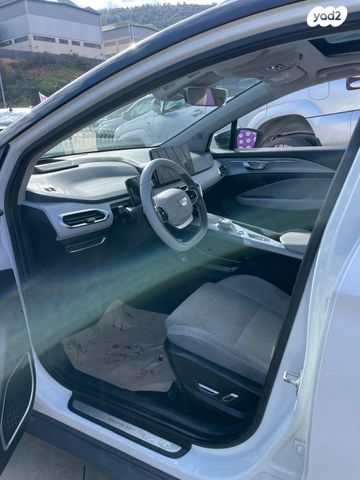 ג׳ילי Geometry C