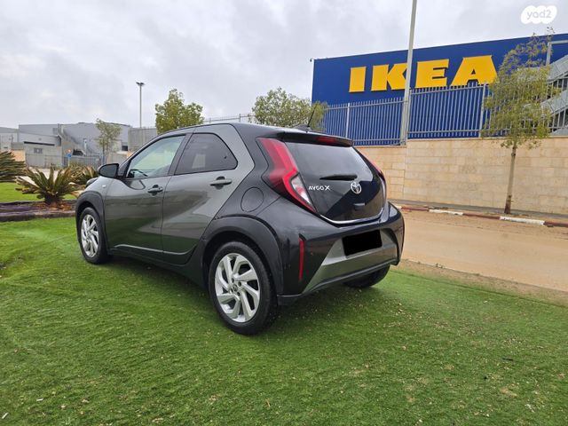 טויוטה אייגו X