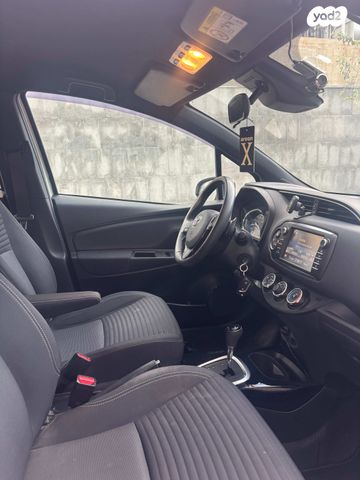 טויוטה יאריס