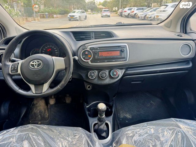 טויוטה יאריס