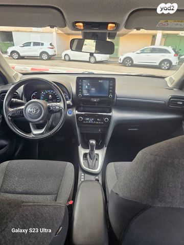 טויוטה יאריס קרוס