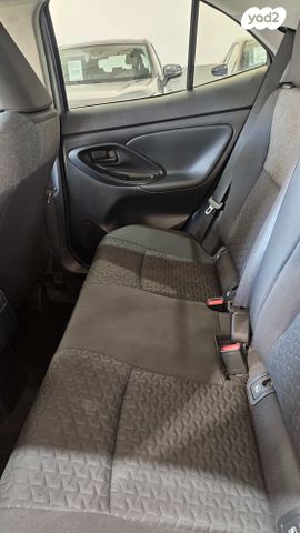 טויוטה יאריס קרוס