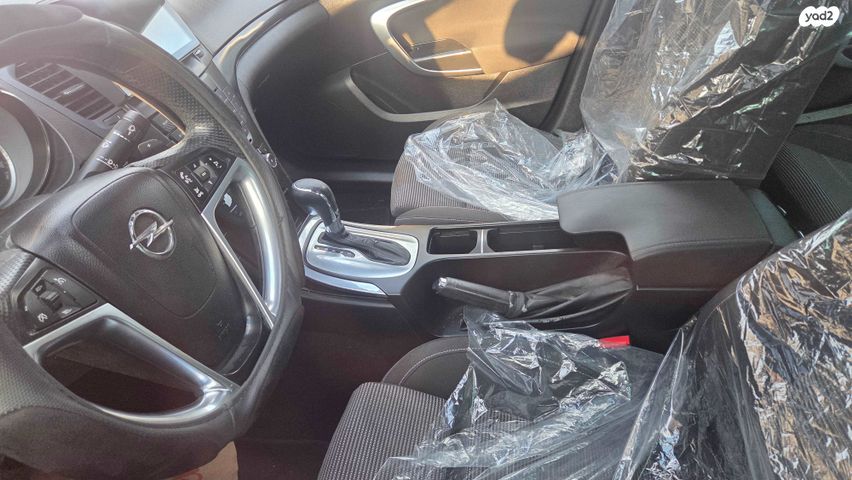 מודעת רכב אופל אינסיגניה