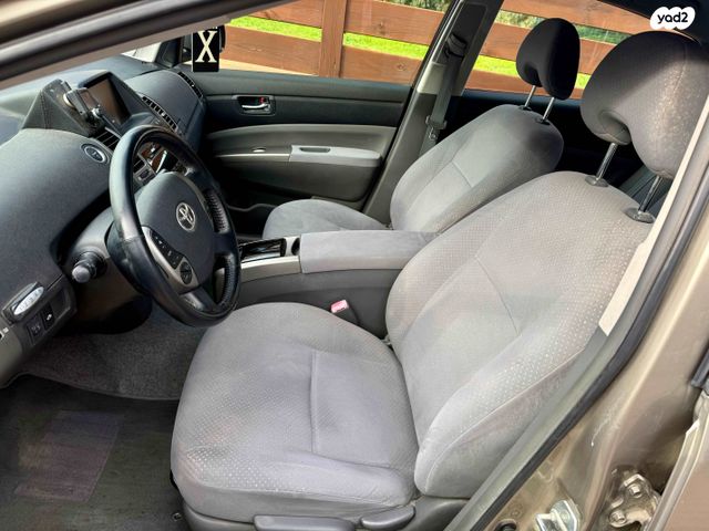 טויוטה פריוס