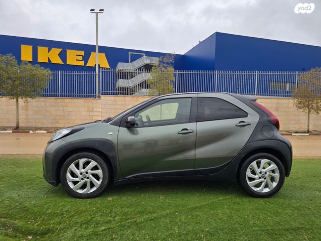 טויוטה אייגו X