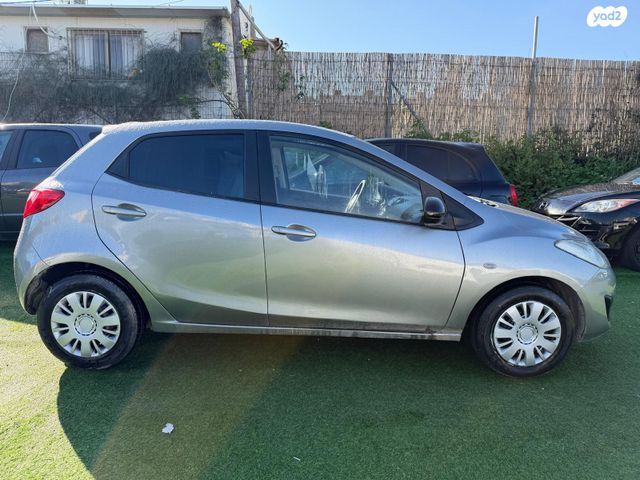 מודעת רכב מאזדה 2