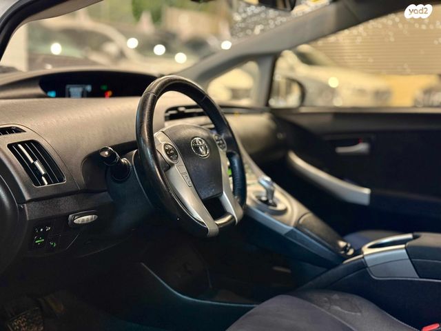 טויוטה פריוס