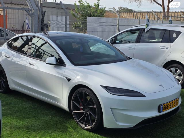 טסלה מודל 3
