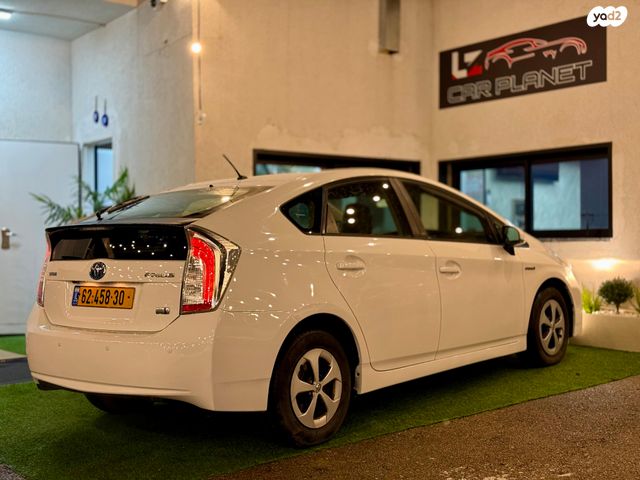 טויוטה פריוס