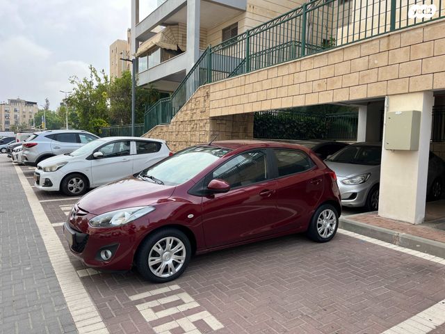 מודעת רכב מאזדה 2