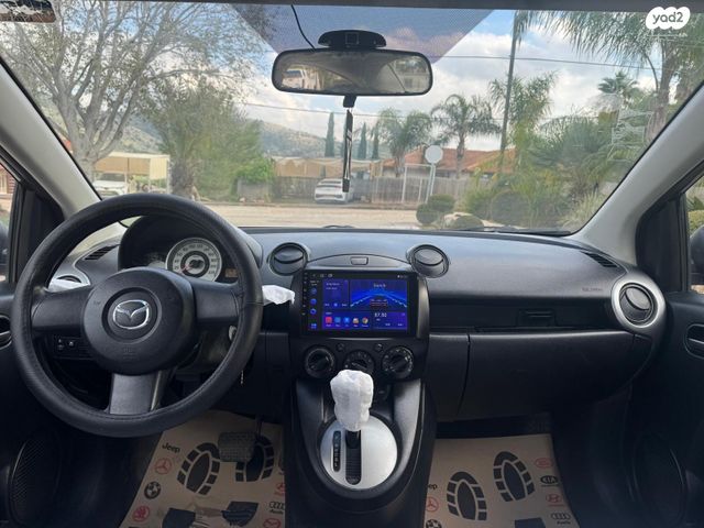 מודעת רכב מאזדה 2