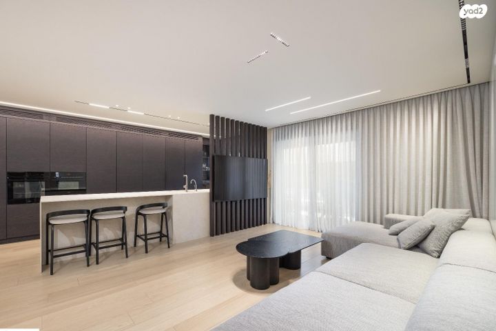 אדמונד סחייק 12