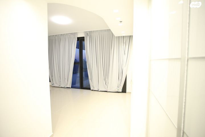 גג/ פנטהאוז, עוזי חיטמן 9, עיר ימים, נתניה