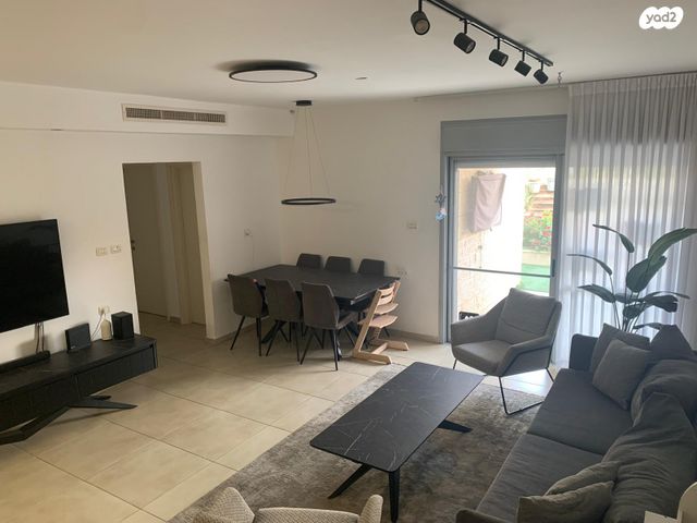 דירת גן, תשרי 23, הכרמים, מודיעין מכבים רעות